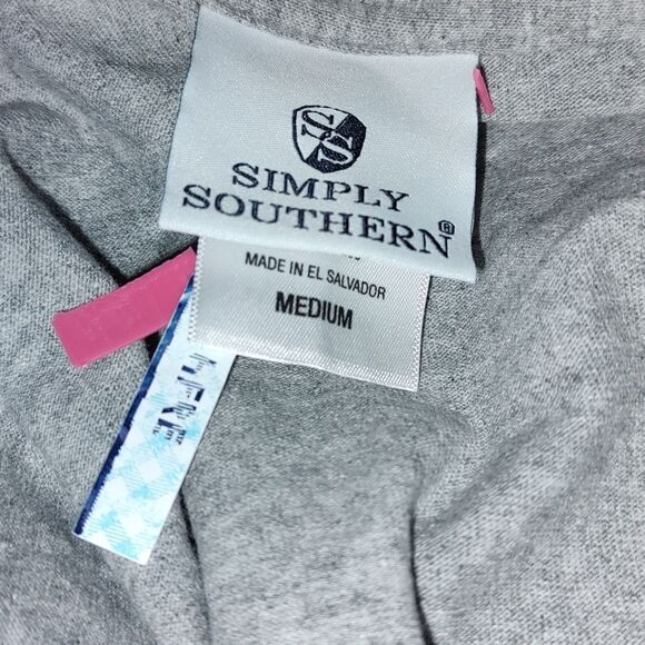 Simply Southern cropped gray All Hearts Come Home for Christmas sleeve tshirt - Picture 4 of 4